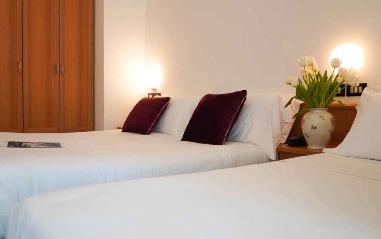 Hotel Sunset Римини Экстерьер фото