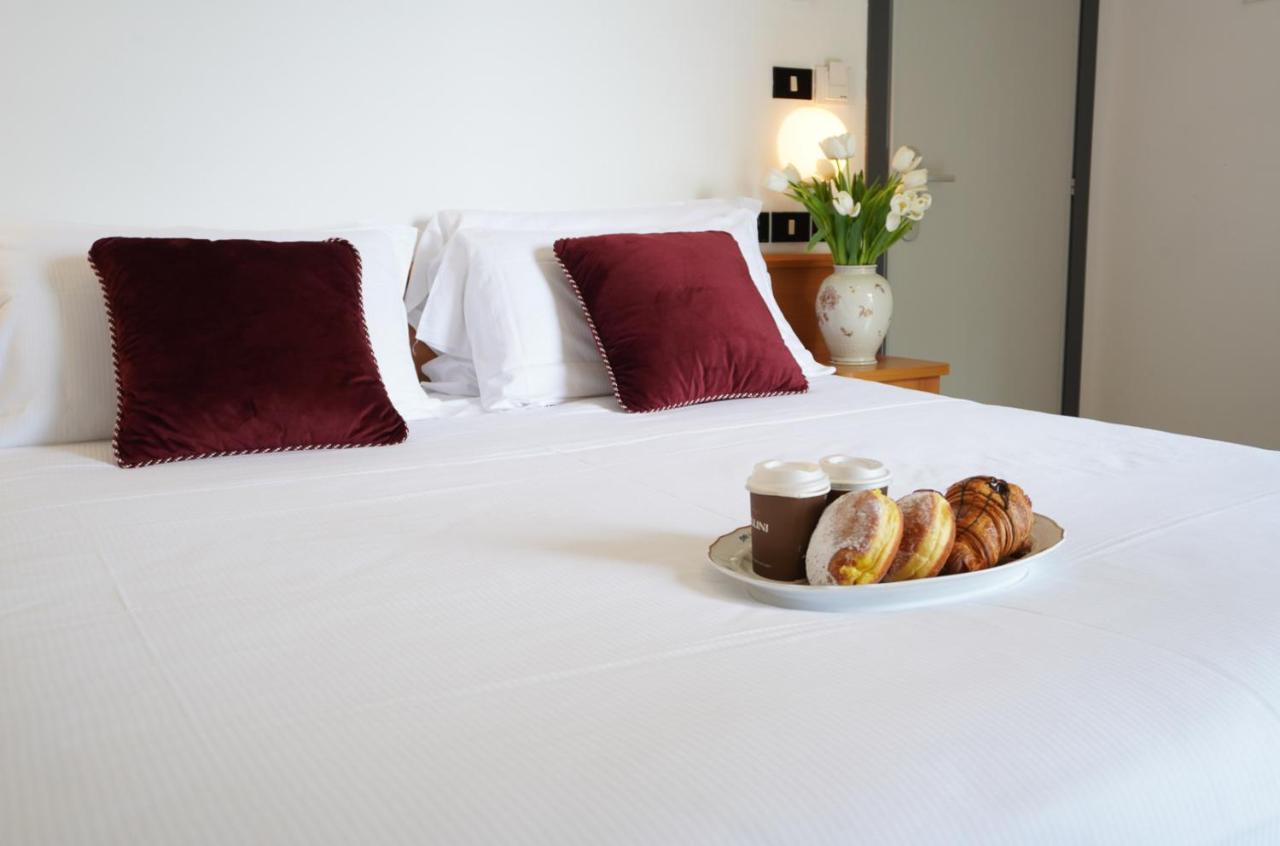 Hotel Sunset Римини Экстерьер фото