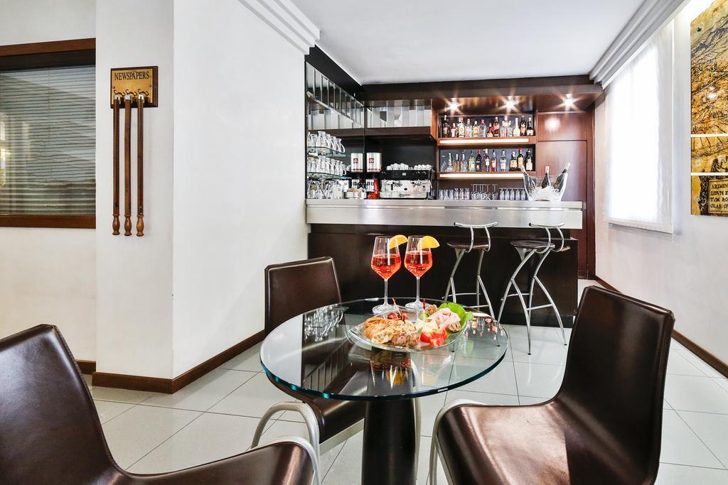 Hotel Sunset Римини Экстерьер фото