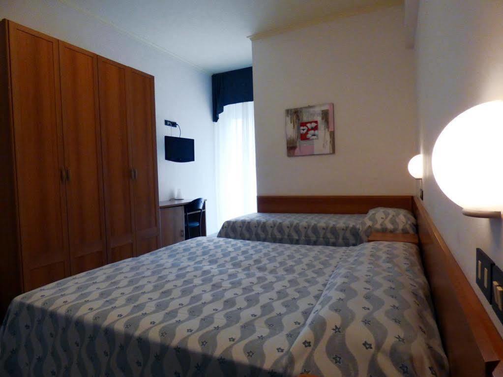 Hotel Sunset Римини Экстерьер фото