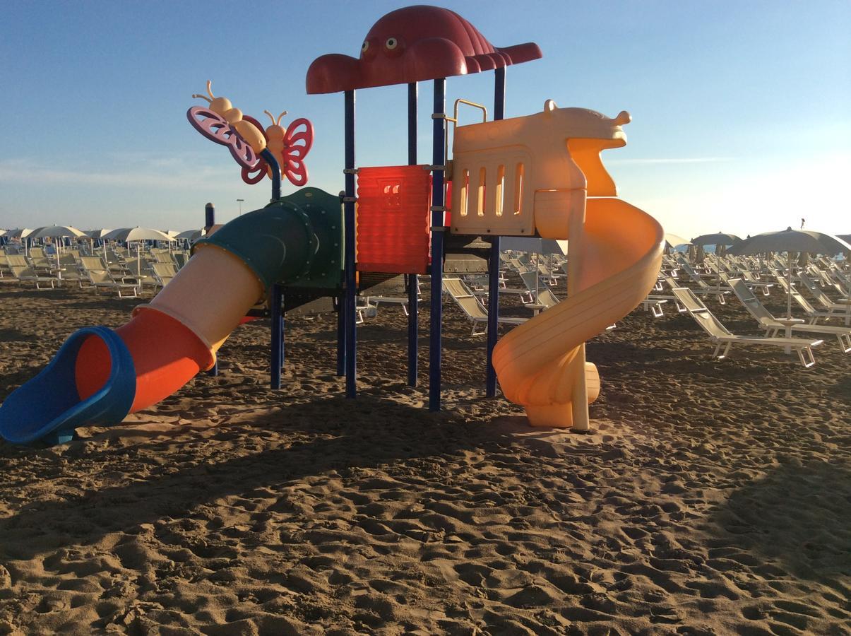 Hotel Sunset Римини Экстерьер фото